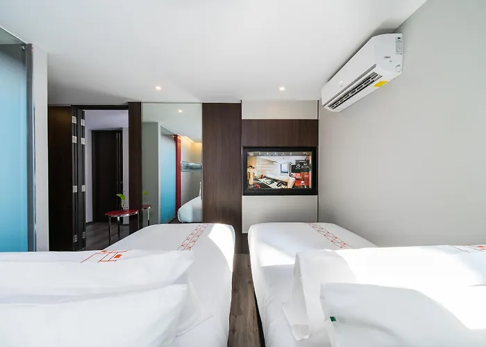 Vib Western Sanam Pao Bangkok