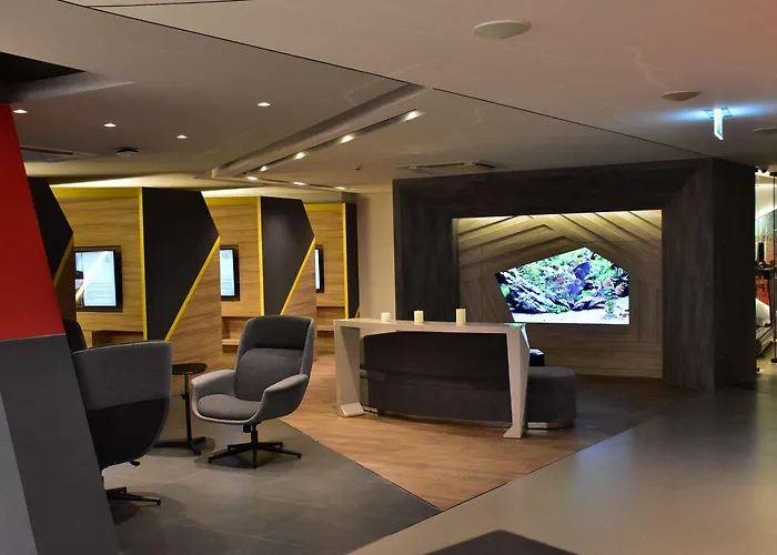 Vib Western Sanam Pao Hotel 3*