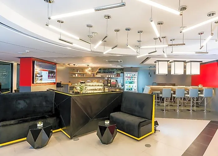 Vib Western Sanam Pao Hotel 3*