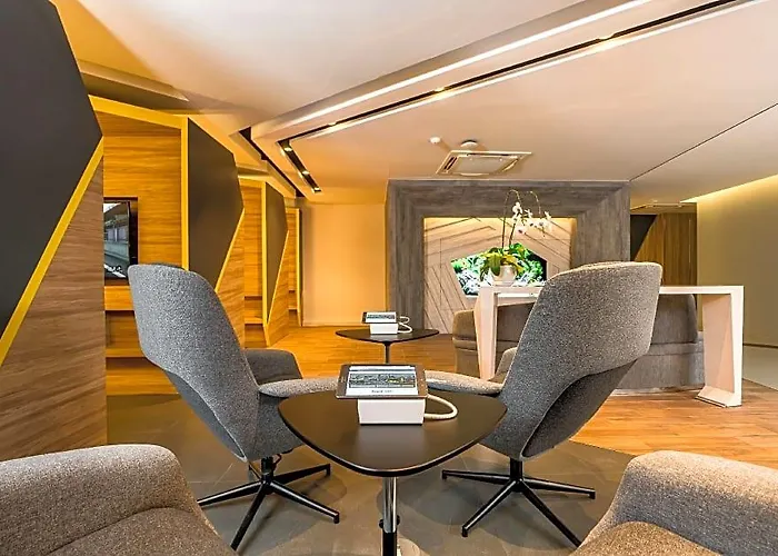 Vib Western Sanam Pao Hotel 3*