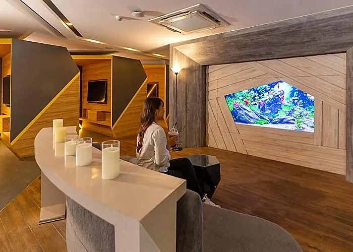Vib Western Sanam Pao Bangkok