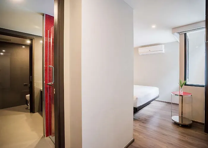 Vib Western Sanam Pao Hotel 3*